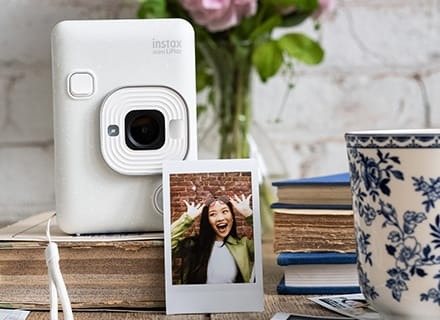 CAMARA FUJIFILM INSTAX MINI LIPLAY BLANCO