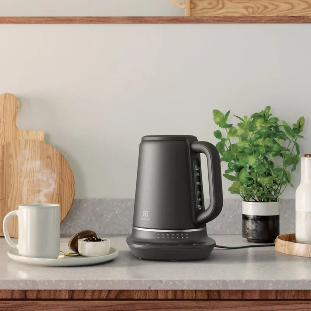 PAVA ELECTRICA ELECTROLUX EKP70 EXPERT 1.7 L NEGRA