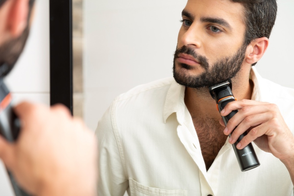 Multigroomer Philco Recargable Barba Cuerpo 5 En 1 Cb8870pn Negro